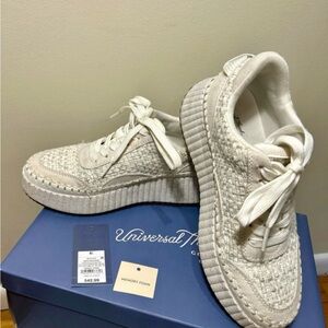 Universal Thread Persephone Sneakers (Cool White)